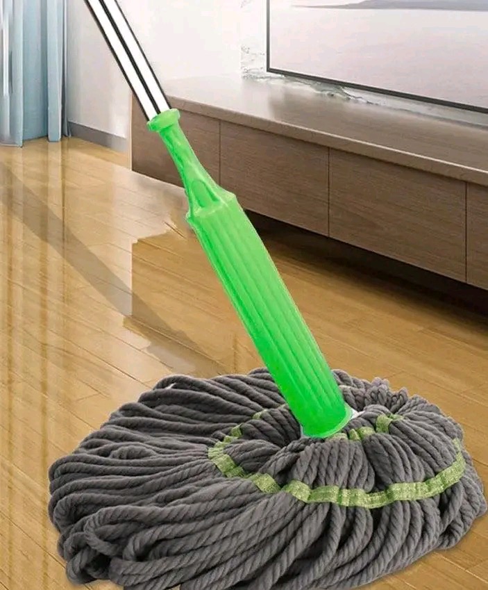 Self wringing mop